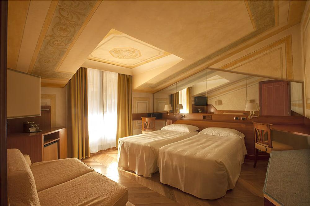 Sant' Anna Hotell 3*